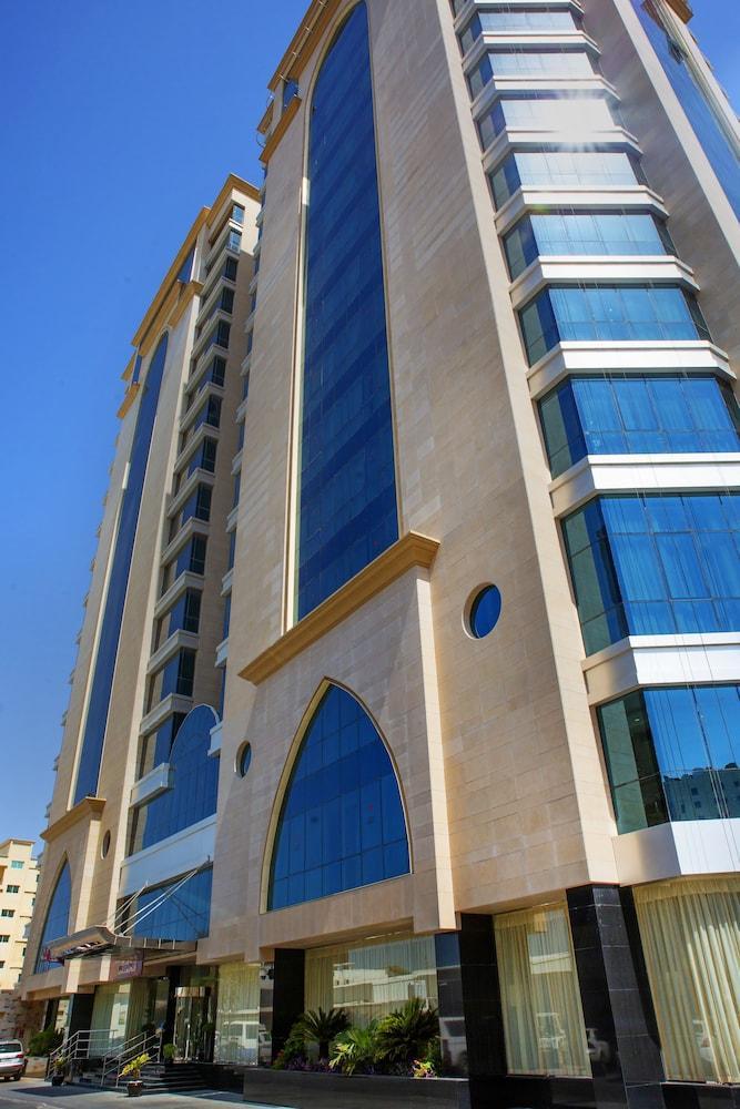 Century Hotel Doha Bagian luar foto