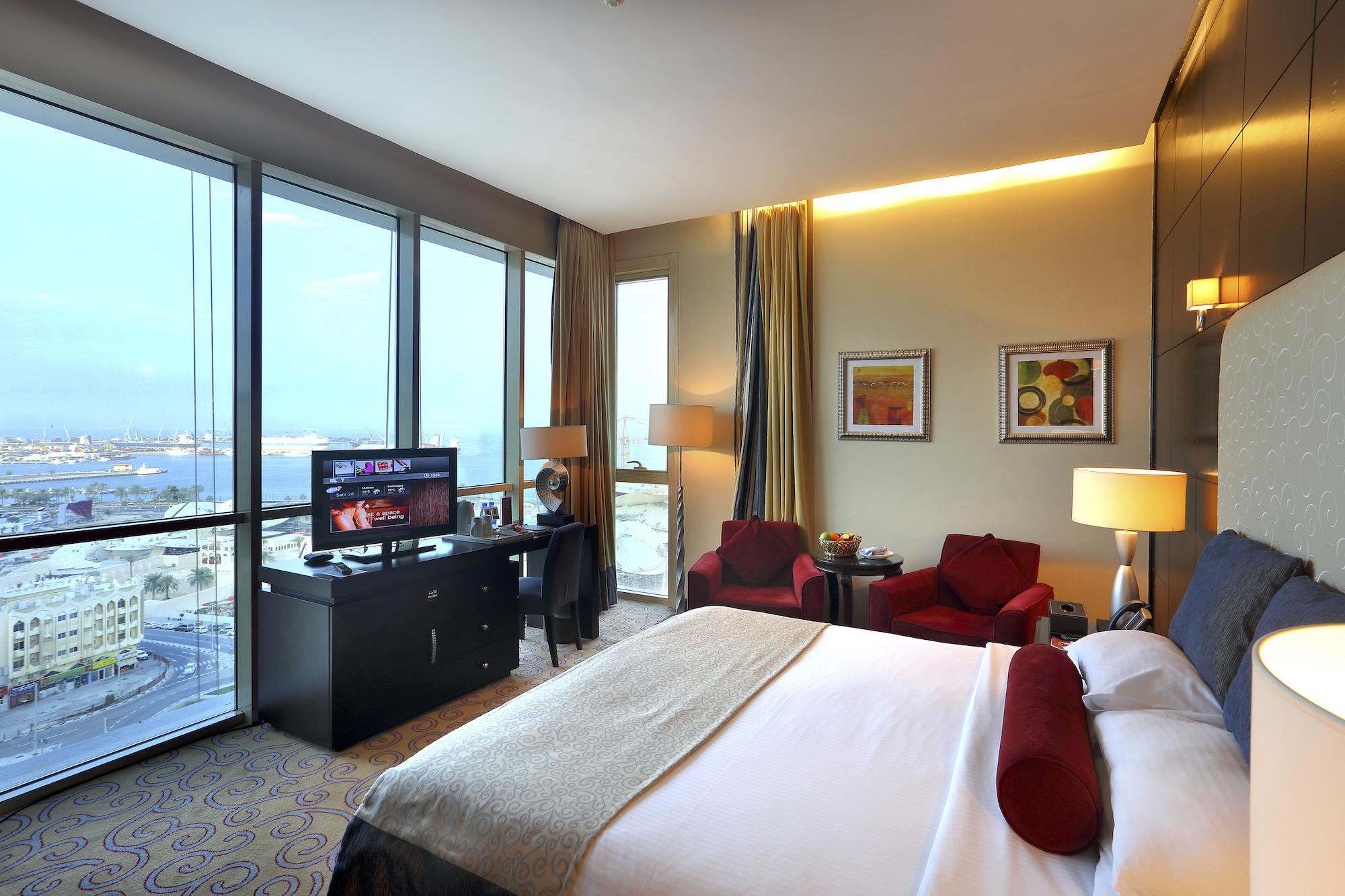 Century Hotel Doha Bagian luar foto