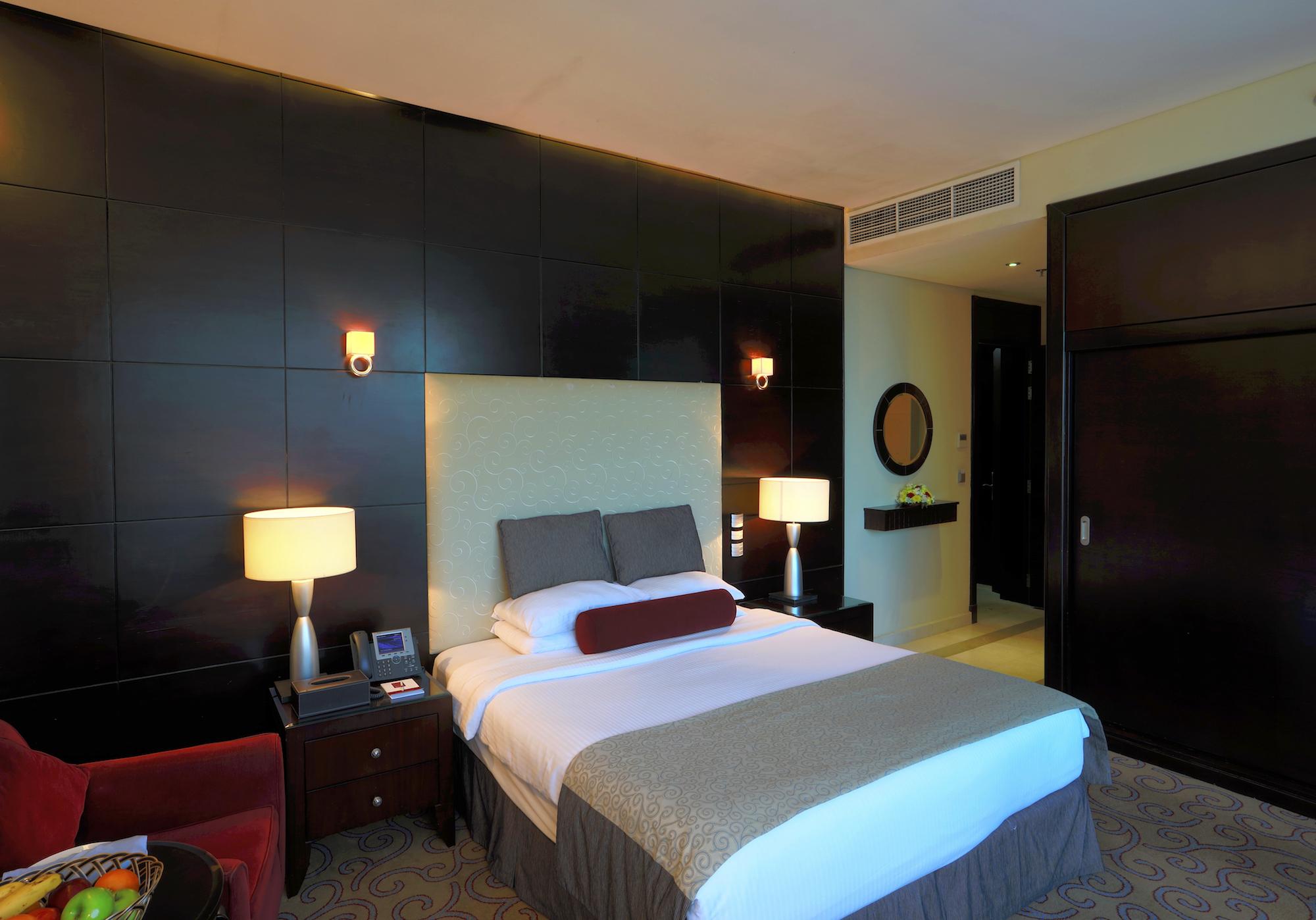 Century Hotel Doha Bagian luar foto