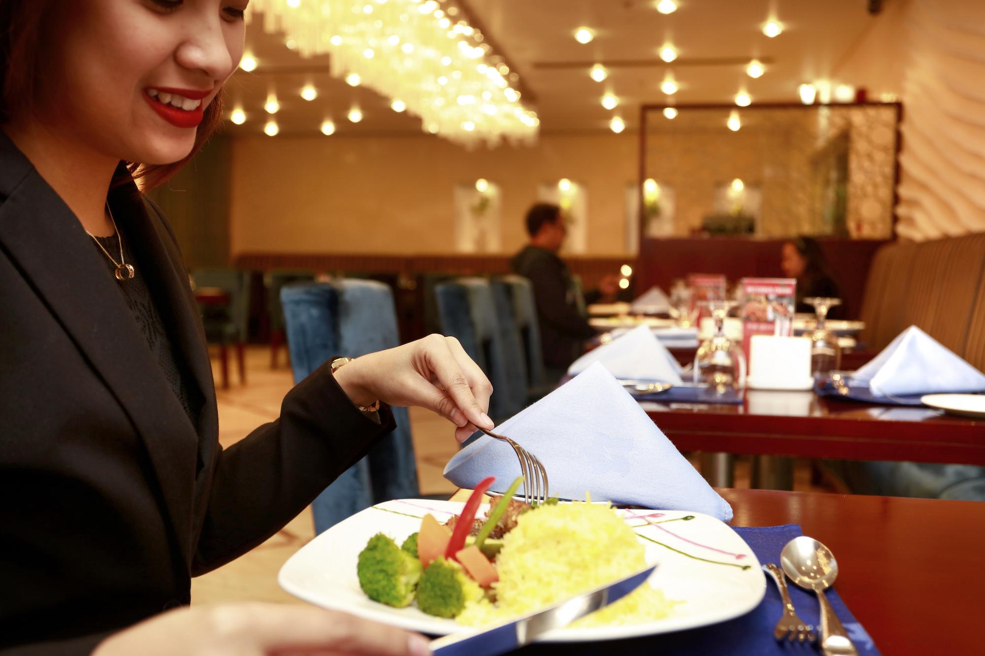 Century Hotel Doha Bagian luar foto