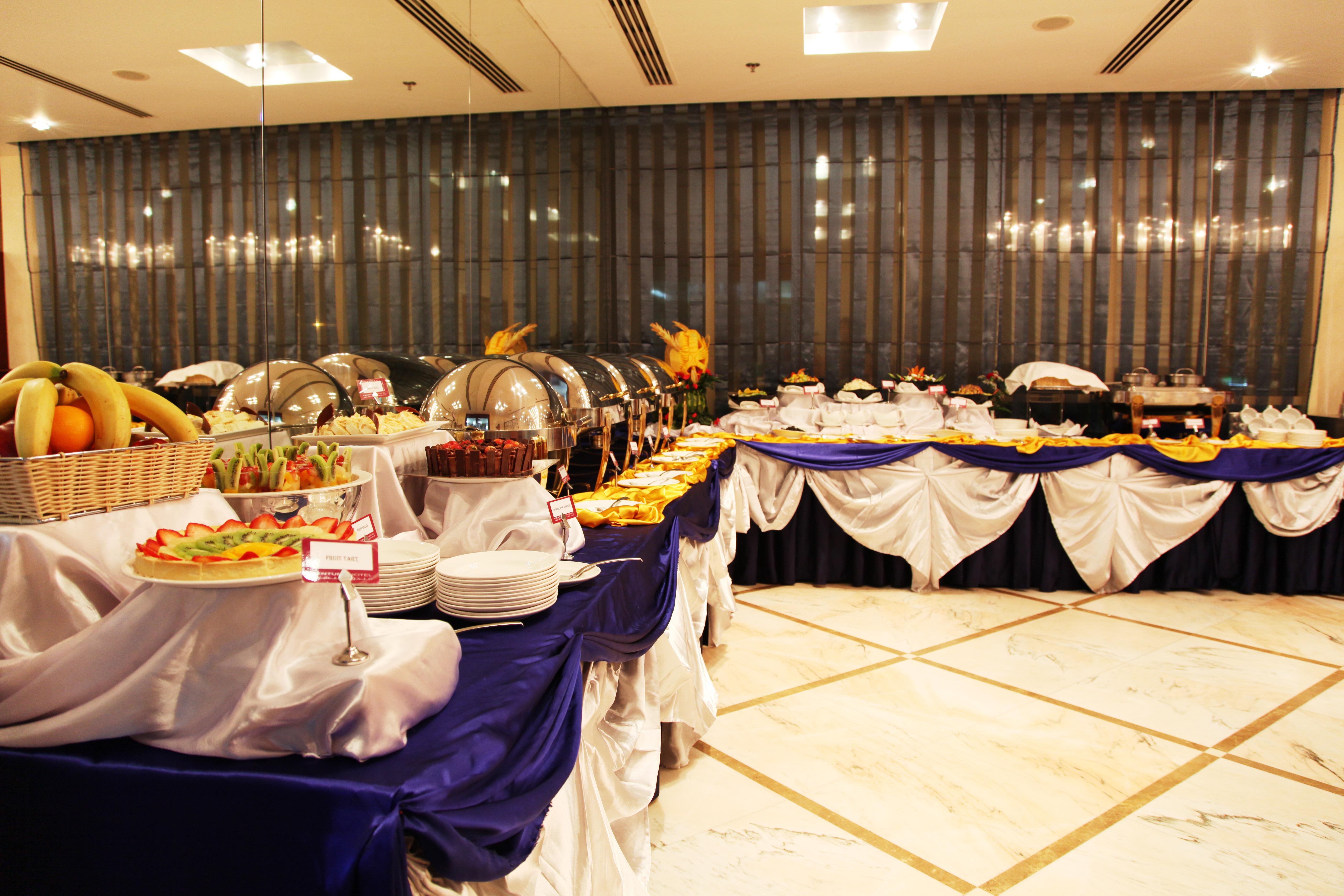 Century Hotel Doha Bagian luar foto
